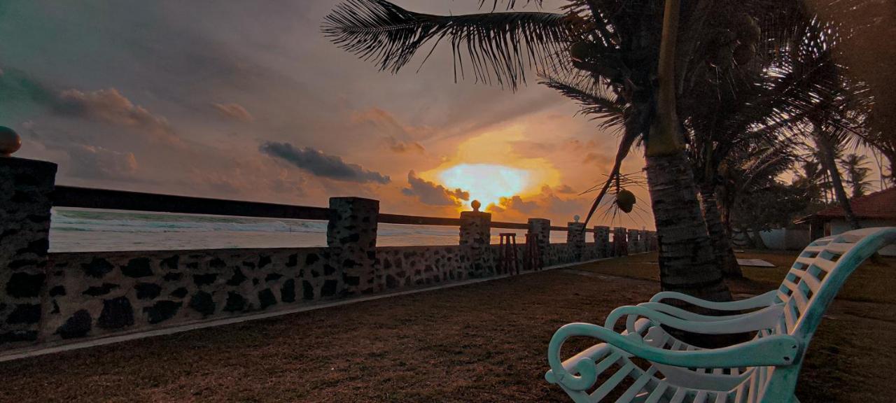Nu-Vin Beach Hotel Ahangama Exteriér fotografie